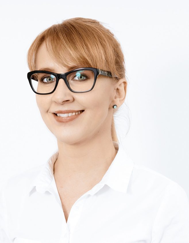 Porträt von Zahnärztin Irene Pracht, Inhaberin der Zahnarztpraxis in Allershausen